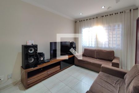 Casa à venda com 200m², 5 quartos e 5 vagasCasa fundo - Sala