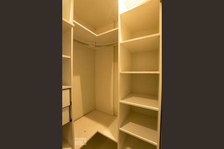 Casa à venda com 360m², 4 quartos e 1 vagaCloset