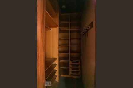 Casa à venda com 360m², 4 quartos e 1 vagaCloset