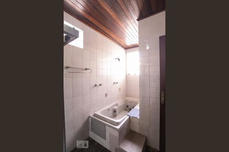 Casa à venda com 360m², 4 quartos e 1 vagaBanheiro da Suíte