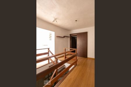 Casa à venda com 360m², 4 quartos e 1 vagaEscada