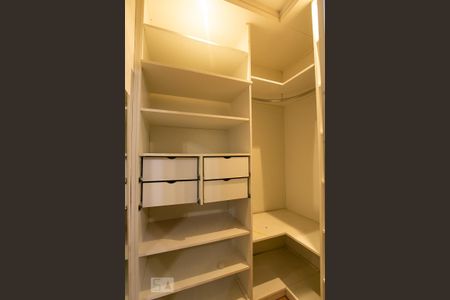 Casa à venda com 360m², 4 quartos e 1 vagaCloset