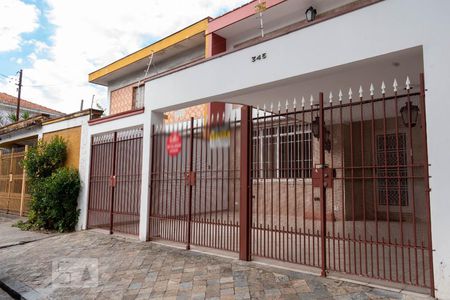 Casa à venda com 190m², 3 quartos e 3 vagas Casa à venda com 190m², 3 quartos e 3 vagasFachada
