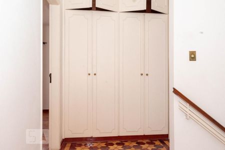 Casa à venda com 190m², 3 quartos e 3 vagas Casa à venda com 190m², 3 quartos e 3 vagasHall dos quartos