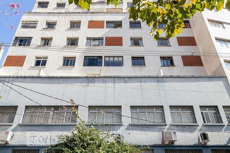 Apartamento à venda com 50m², 1 quarto e sem vaga Apartamento à venda com 50m², 1 quarto e sem vagaFachada