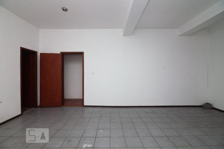 Casa à venda com 440m², 4 quartos e 2 vagas Casa à venda com 440m², 4 quartos e 2 vagasEntrada