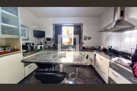 Casa à venda com 290m², 4 quartos e 3 vagas