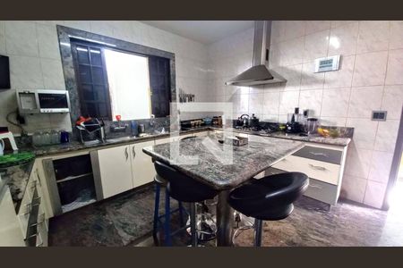 Casa à venda com 290m², 4 quartos e 3 vagas