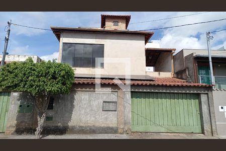 Casa à venda com 290m², 4 quartos e 3 vagas