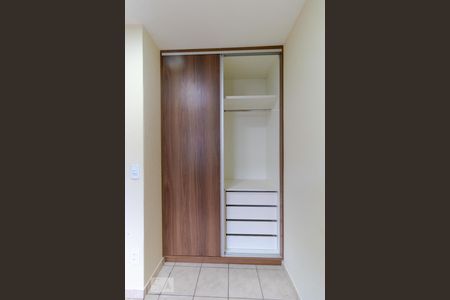 Casa de condomínio à venda com 53m², 2 quartos e 1 vaga Casa de condomínio à venda com 53m², 2 quartos e 1 vagaQuarto 01 - Armário