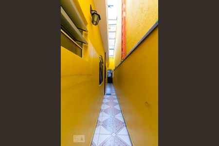 Casa à venda com 120m², 4 quartos e 2 vagasCorredor externo