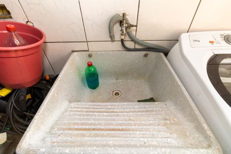 Casa à venda com 120m², 4 quartos e 2 vagasTanque da Área de Serviço 2