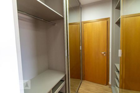 Apartamento à venda com 147m², 4 quartos e 3 vagasArmário da Suíte 1