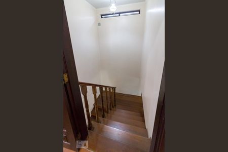 Casa à venda com 431m², 4 quartos e 5 vagasEscadas