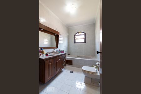 Casa à venda com 431m², 4 quartos e 5 vagasBanheiro quarto 4 suíte