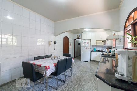 Casa à venda com 431m², 4 quartos e 5 vagasCozinha