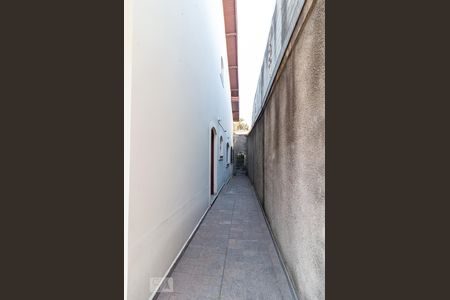 Casa à venda com 431m², 4 quartos e 5 vagasCorredor lateral externo