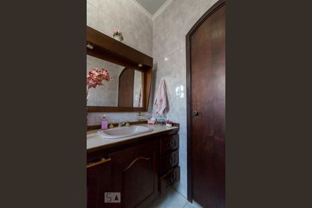 Casa à venda com 431m², 4 quartos e 5 vagasBanheiro social