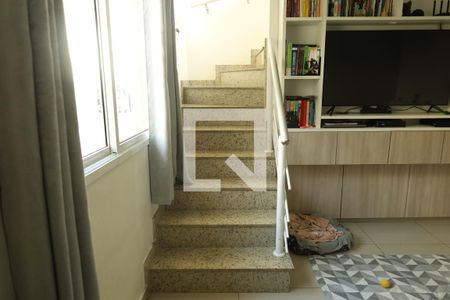 Casa de condomínio à venda com 83m², 3 quartos e 2 vagasEscadas