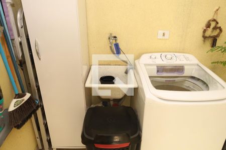 Casa de condomínio à venda com 83m², 3 quartos e 2 vagasÁrea de Serviço e garagem