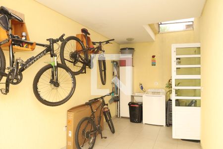 Casa de condomínio à venda com 83m², 3 quartos e 2 vagasÁrea de Serviço e garagem