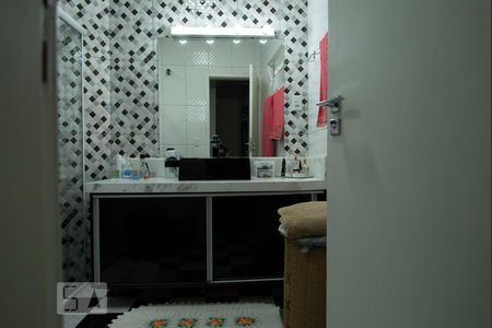 Casa à venda com 216m², 3 quartos e 3 vagasBanheiro da Suíte 1