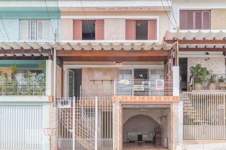 Casa à venda com 138m², 3 quartos e 2 vagas Casa à venda com 138m², 3 quartos e 2 vagasFachada