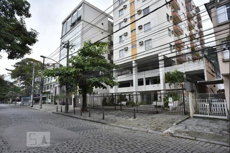 Apartamento para alugar com 70m², 2 quartos e 1 vagaFachada