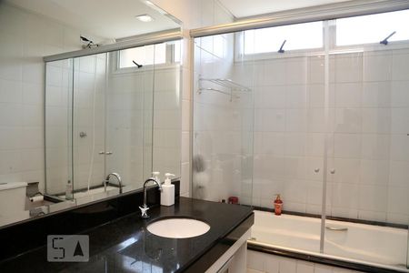 Apartamento à venda com 90m², 1 quarto e 2 vagasBanheiro da Suíte