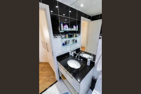 Apartamento à venda com 126m², 2 quartos e 2 vagasSuíte 2 - Banheiro