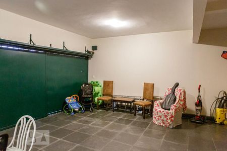Casa à venda com 288m², 4 quartos e 6 vagas Casa à venda com 288m², 4 quartos e 6 vagasGaragem