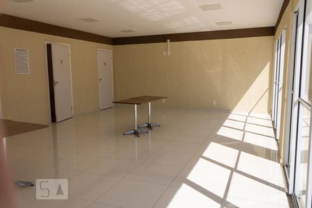 Apartamento para alugar com 44m², 2 quartos e 1 vaga Apartamento para alugar com 44m², 2 quartos e 1 vagaÁrea comum - Salão de festas