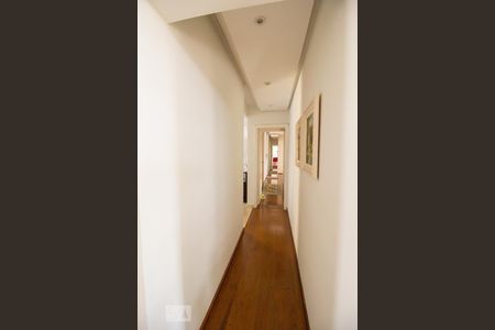 Apartamento à venda com 190m², 4 quartos e 4 vagas Apartamento à venda com 190m², 4 quartos e 4 vagasCorredor