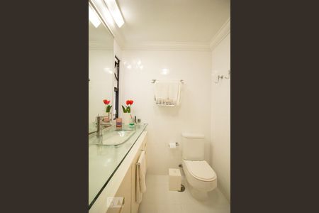 Apartamento à venda com 190m², 4 quartos e 4 vagas Apartamento à venda com 190m², 4 quartos e 4 vagasBanheiro Quarto 3 - Suíte