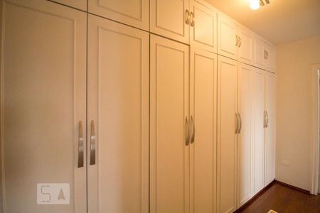 Apartamento à venda com 190m², 4 quartos e 4 vagas Apartamento à venda com 190m², 4 quartos e 4 vagasQuarto 3 - Suíte