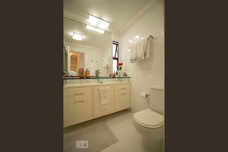 Apartamento à venda com 190m², 4 quartos e 4 vagas Apartamento à venda com 190m², 4 quartos e 4 vagasBanheiro Quarto 3 - Suíte