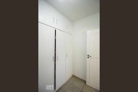 Apartamento à venda com 190m², 4 quartos e 4 vagas Apartamento à venda com 190m², 4 quartos e 4 vagasQuarto de Serviço