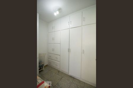 Apartamento à venda com 190m², 4 quartos e 4 vagas Apartamento à venda com 190m², 4 quartos e 4 vagasQuarto de Serviço