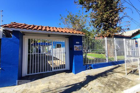 Casa à venda com 140m², 2 quartos e 3 vagas Casa à venda com 140m², 2 quartos e 3 vagasFachada