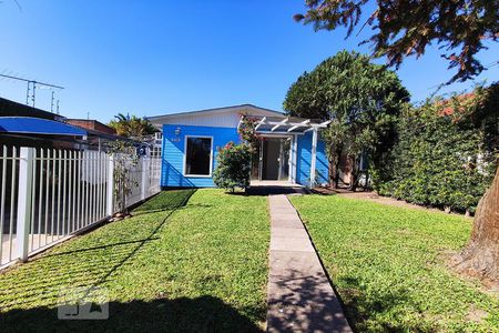 Casa à venda com 140m², 2 quartos e 3 vagas Casa à venda com 140m², 2 quartos e 3 vagasFachada