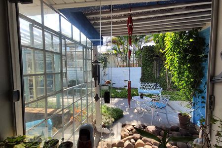 Casa à venda com 140m², 2 quartos e 3 vagas Casa à venda com 140m², 2 quartos e 3 vagasCozinha