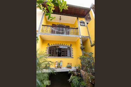 Casa à venda com 250m², 4 quartos e 2 vagasFachada da casa