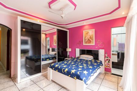 Casa à venda com 250m², 4 quartos e 2 vagasQuarto 4 suíte