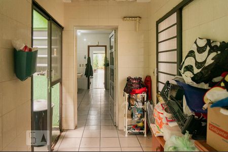 Casa à venda com 330m², 4 quartos e 2 vagas Casa à venda com 330m², 4 quartos e 2 vagasÁrea de Serviço