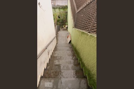 Casa à venda com 330m², 4 quartos e 2 vagas Casa à venda com 330m², 4 quartos e 2 vagasEscadas