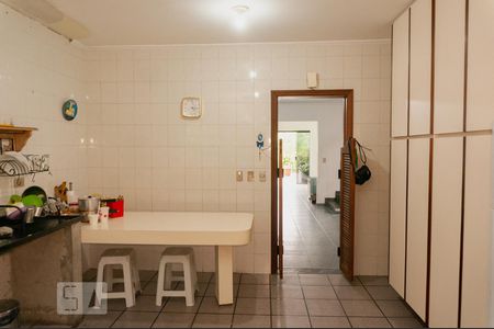 Casa à venda com 330m², 4 quartos e 2 vagas Casa à venda com 330m², 4 quartos e 2 vagasCozinha