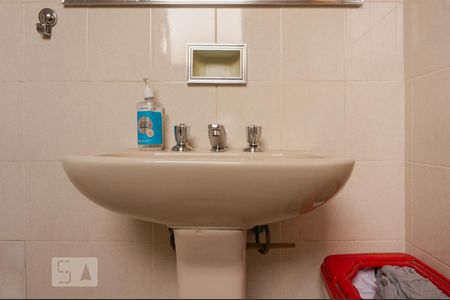 Casa à venda com 330m², 4 quartos e 2 vagas Casa à venda com 330m², 4 quartos e 2 vagasBanheiro da Suíte 1