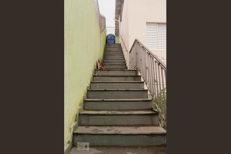 Casa à venda com 330m², 4 quartos e 2 vagas Casa à venda com 330m², 4 quartos e 2 vagasEscadas