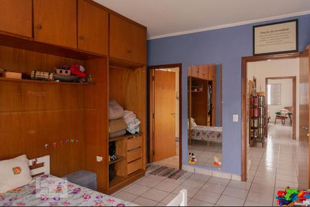 Casa à venda com 330m², 4 quartos e 2 vagas Casa à venda com 330m², 4 quartos e 2 vagasSuíte 1