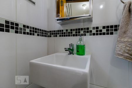 Casa à venda com 130m², 3 quartos e 2 vagas Casa à venda com 130m², 3 quartos e 2 vagasBanheiro de Serviço